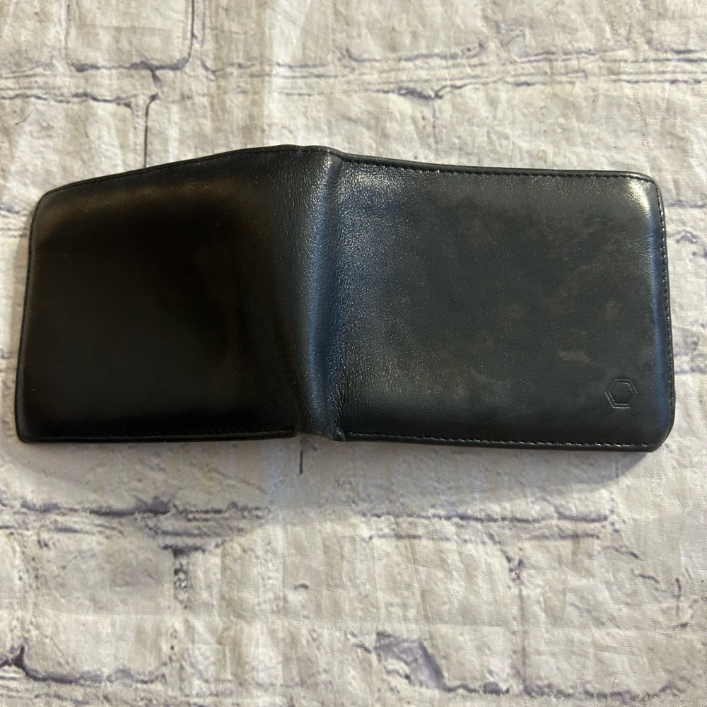 DANTE BLACK LEATHER BILLFOLD MEN’S WALLET WITH ID SLOT AND CARD SLOTS